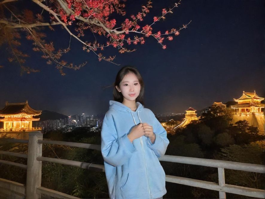 深圳某休闲会所门口夜景