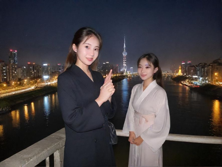 璀璨城市夜景下的娱乐场所入口